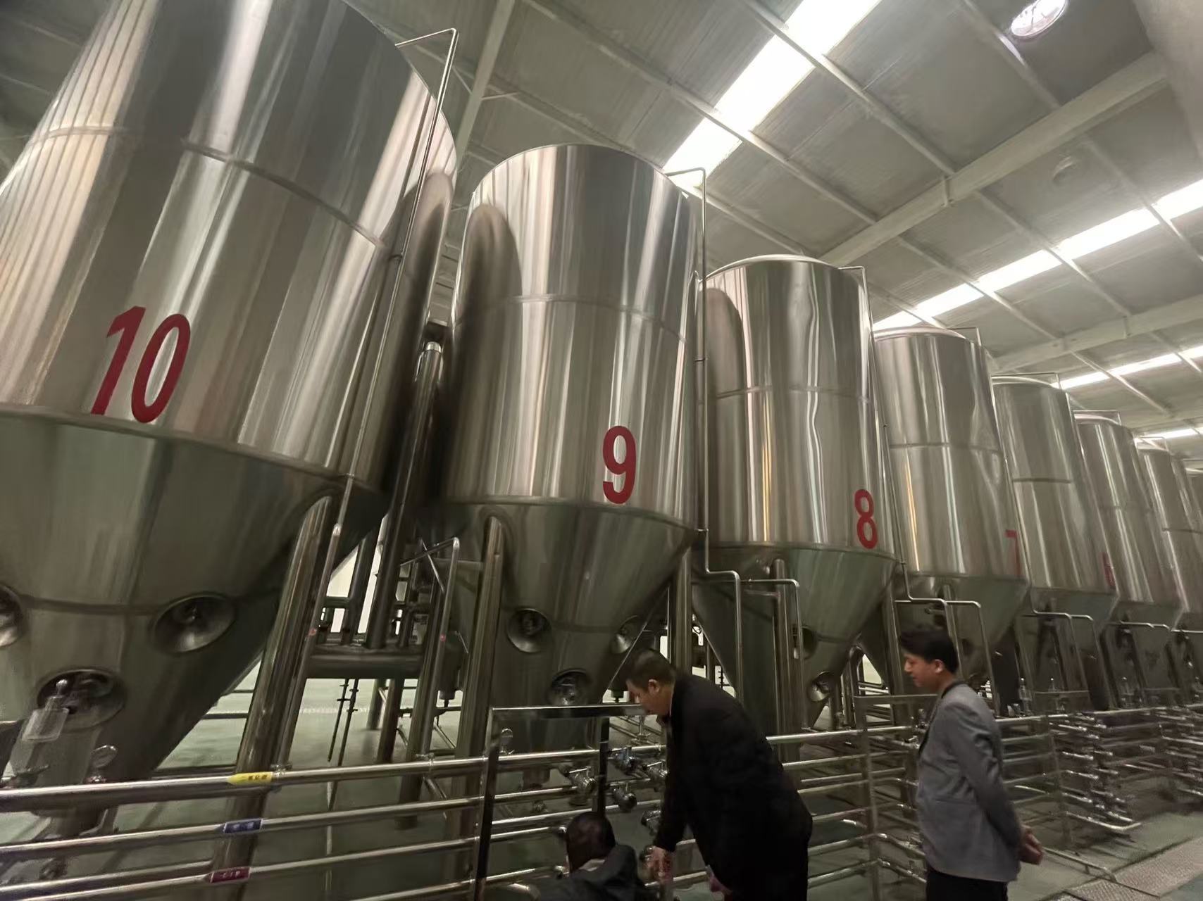 榕城精酿啤酒设备厂—平面布置、设备设计、制造、调试、培训等一条龙服务